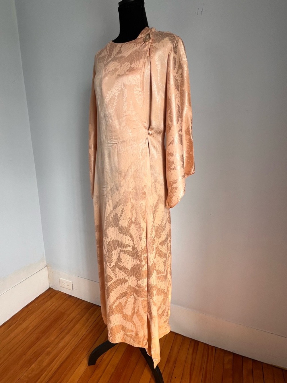 Vintage 1950’s 100% Silk Peach Jacquard Midi Dress